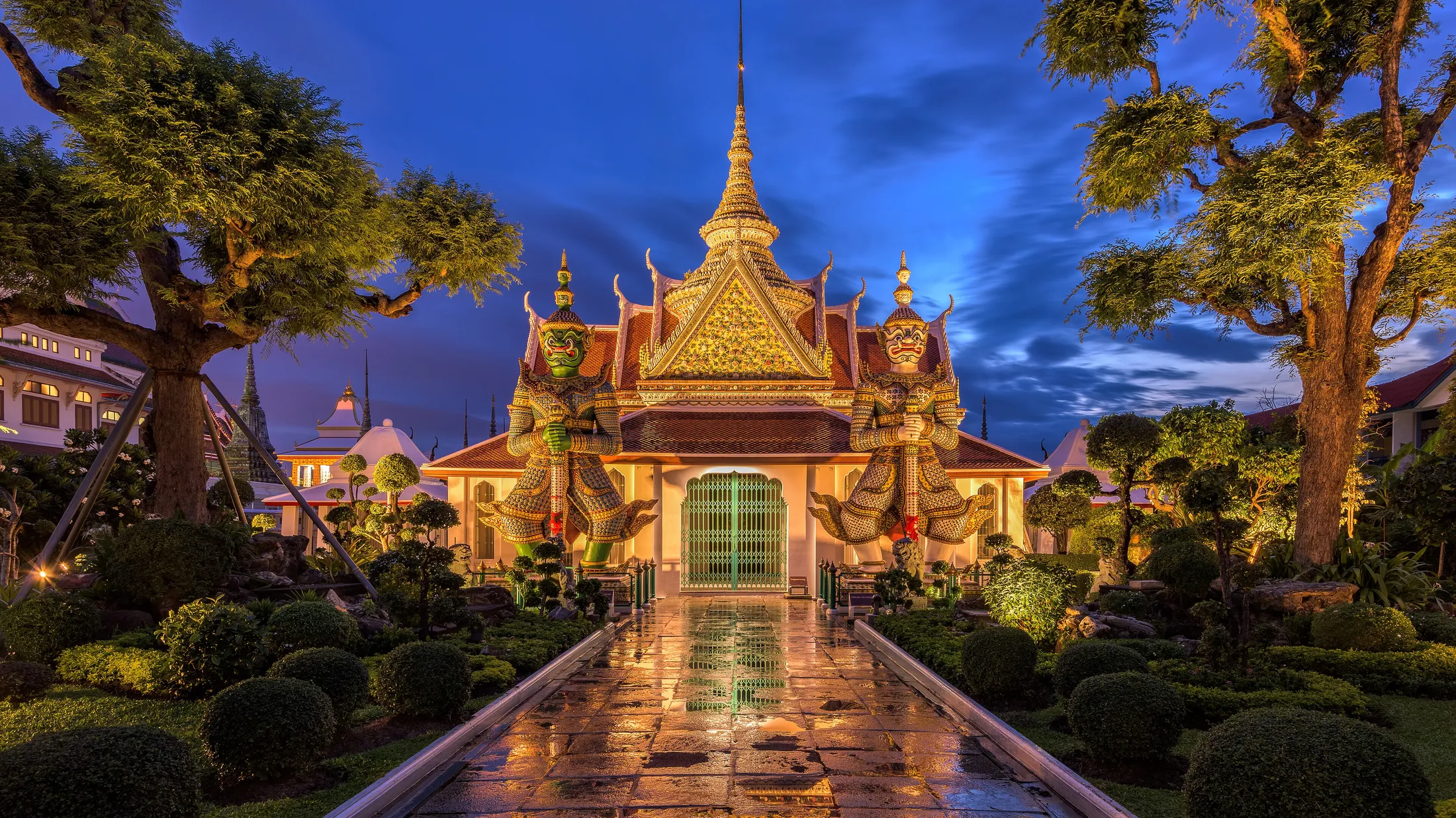 Wat Arun on the Chao Phraya at sunset